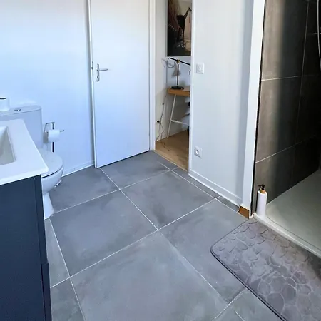 Sq Elegance - 1 - Gare St Quentin - Parking Apartment